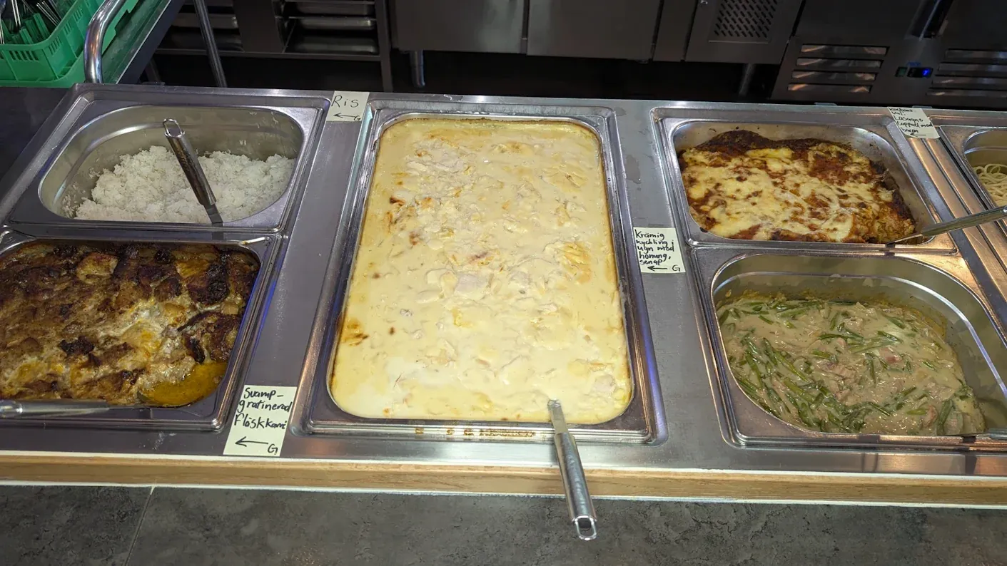Lunchbuffé med husmansrätter på Emanuels Restaurang i Uddevalla